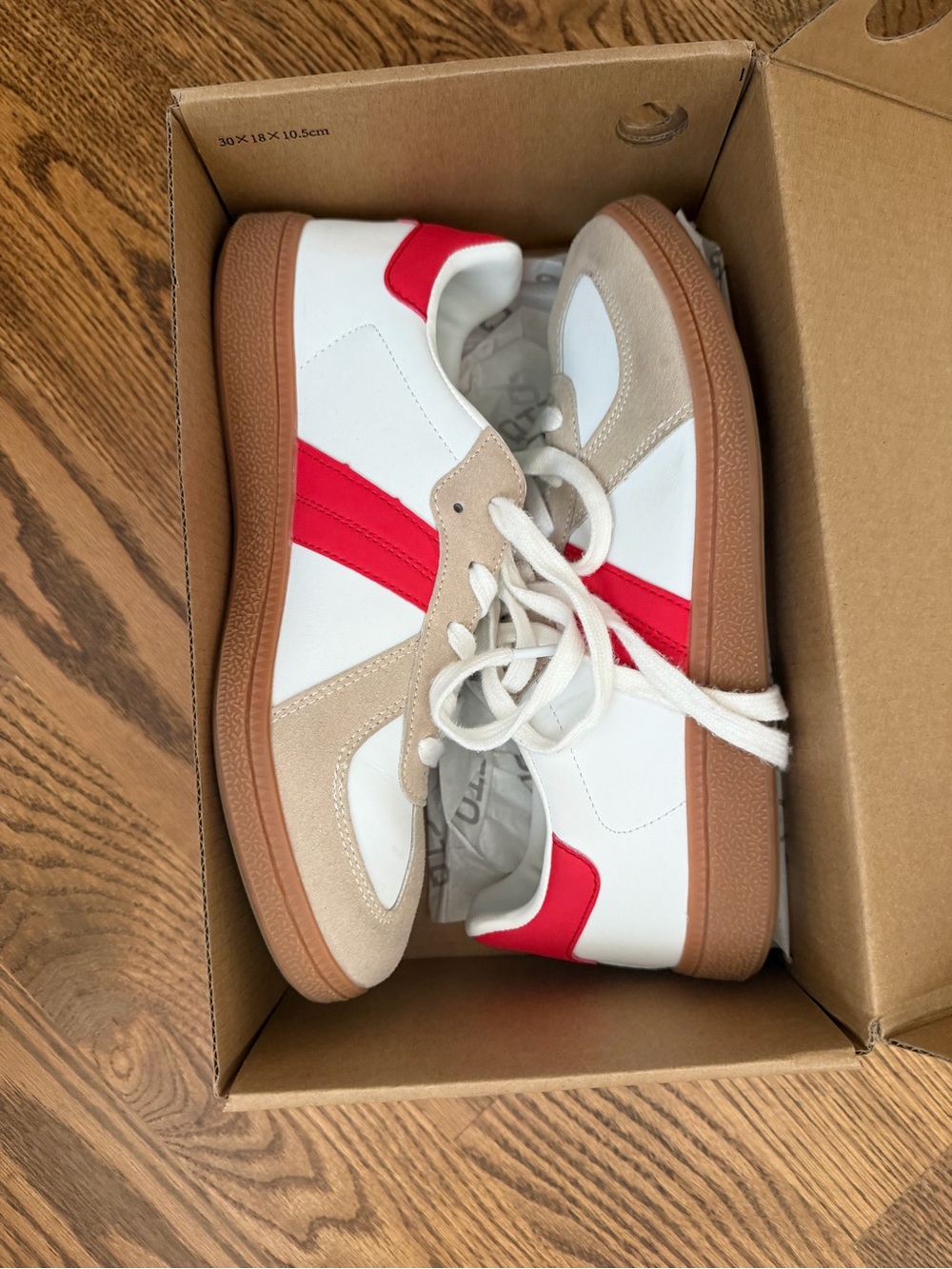 White & Red Low-Top Sneakers with Gum Sole - Women